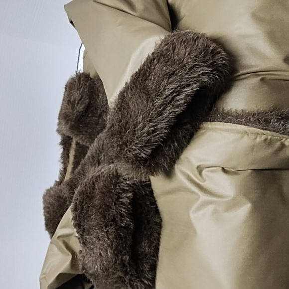 London Fog women's trench coat with fur trimming and lining tan Size: Pe… - Picture 9 of 9